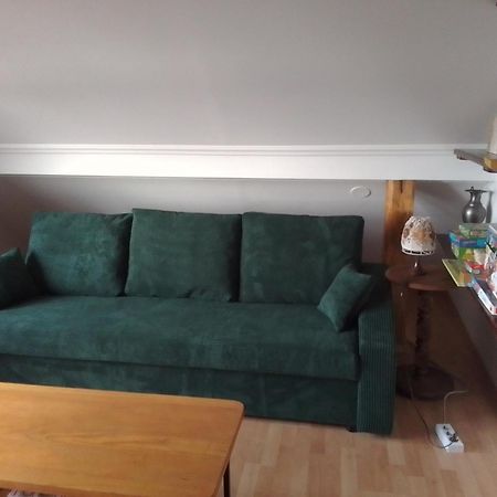 A Kert Apartman Rezi Bagian luar foto