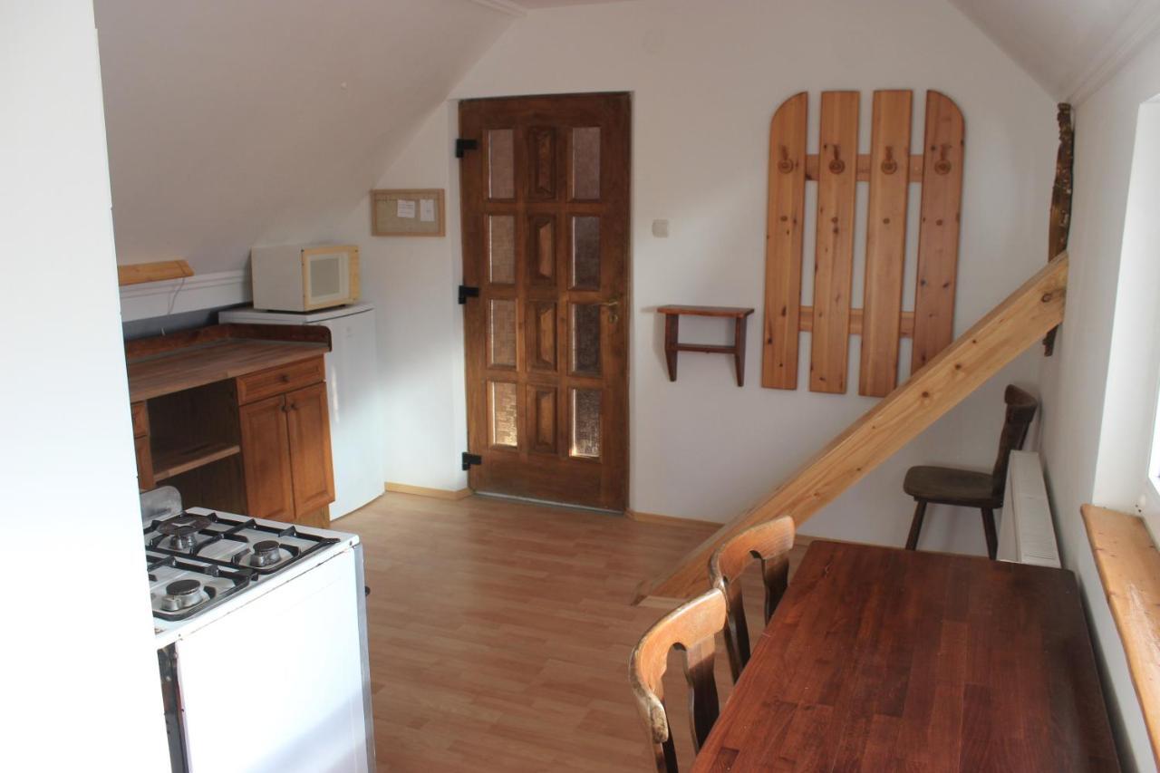 A Kert Apartman Rezi Bagian luar foto